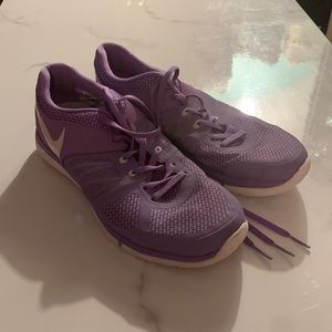 Purple nike tennis shoes